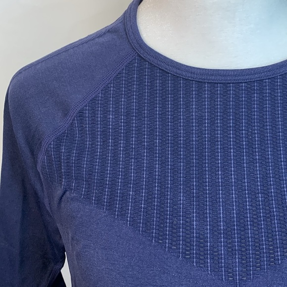 Fabletics Weathered Navy Sync Seemless Long Sleeve Top- NWT - Picture 3 of 14